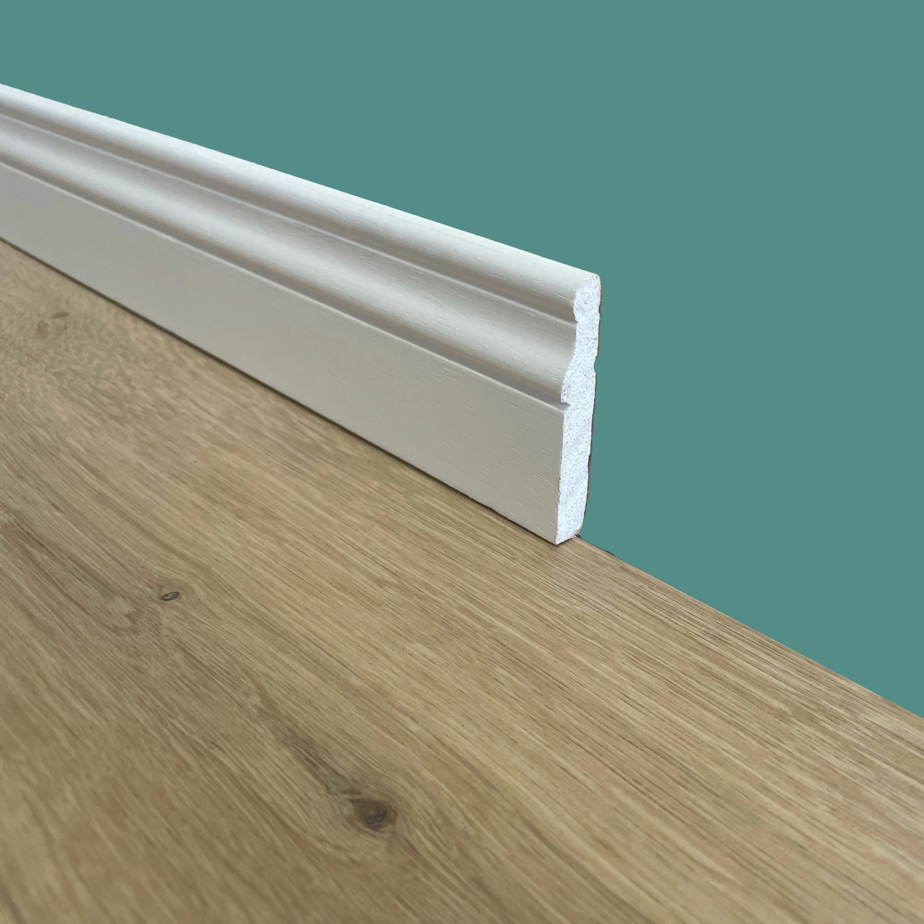 bancale da 100 metri lineari di  Battiscopa in Legno Massello Ducale 60x10mm  Laccato Bianco