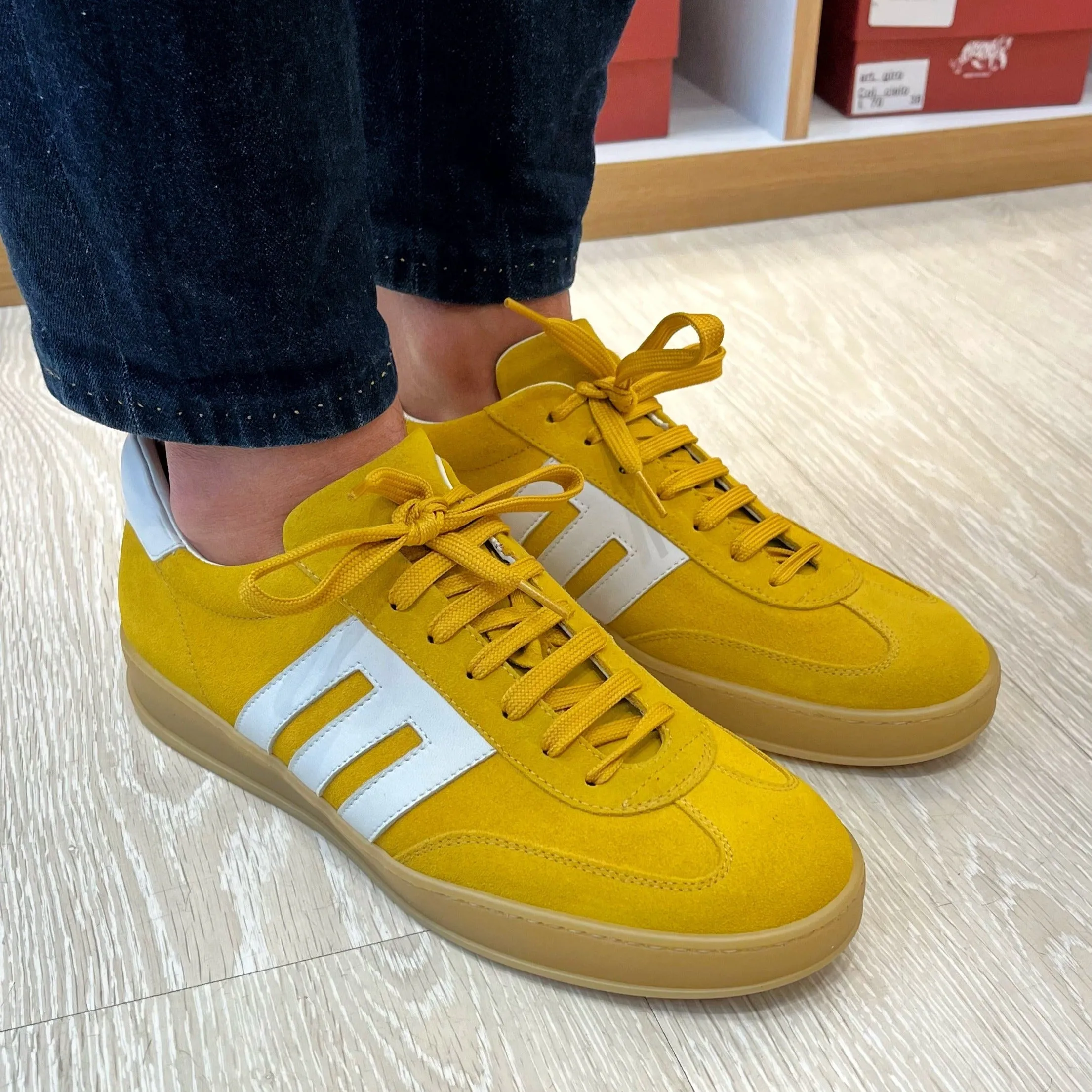 Sneakers giallo in camoscio